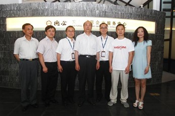 厉无畏主席与6686体育领导及园区企业代表合影